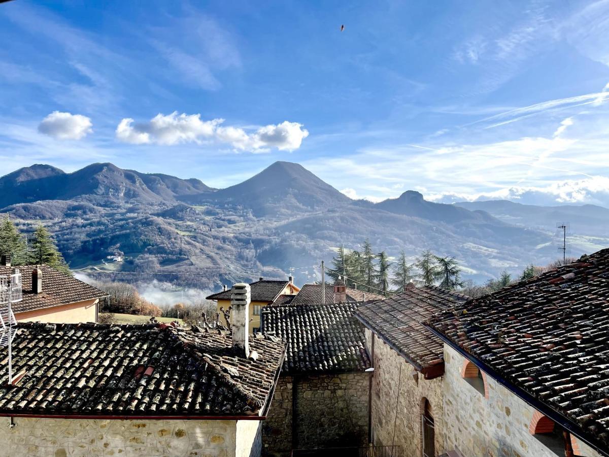 Mazzetti Country House-Vita In Campagna Con Giardino Vimignano-Chiesa المظهر الخارجي الصورة