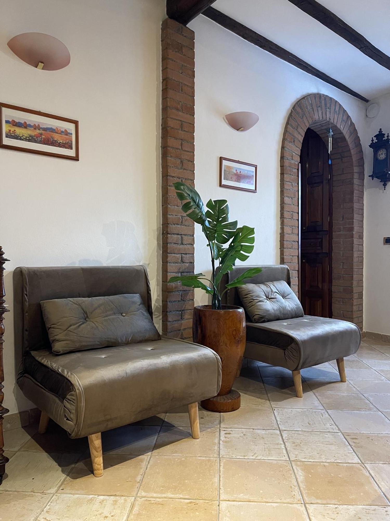 Mazzetti Country House-Vita In Campagna Con Giardino Vimignano-Chiesa المظهر الخارجي الصورة