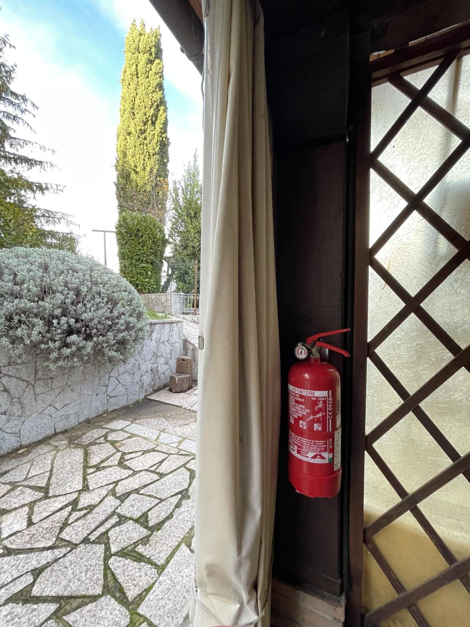 Mazzetti Country House-Vita In Campagna Con Giardino Vimignano-Chiesa المظهر الخارجي الصورة