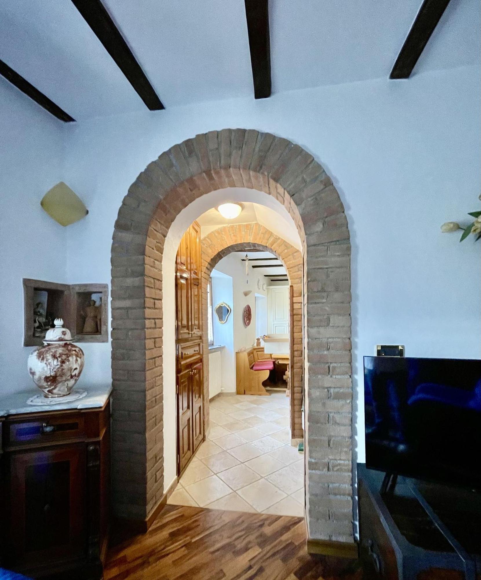 Mazzetti Country House-Vita In Campagna Con Giardino Vimignano-Chiesa المظهر الخارجي الصورة