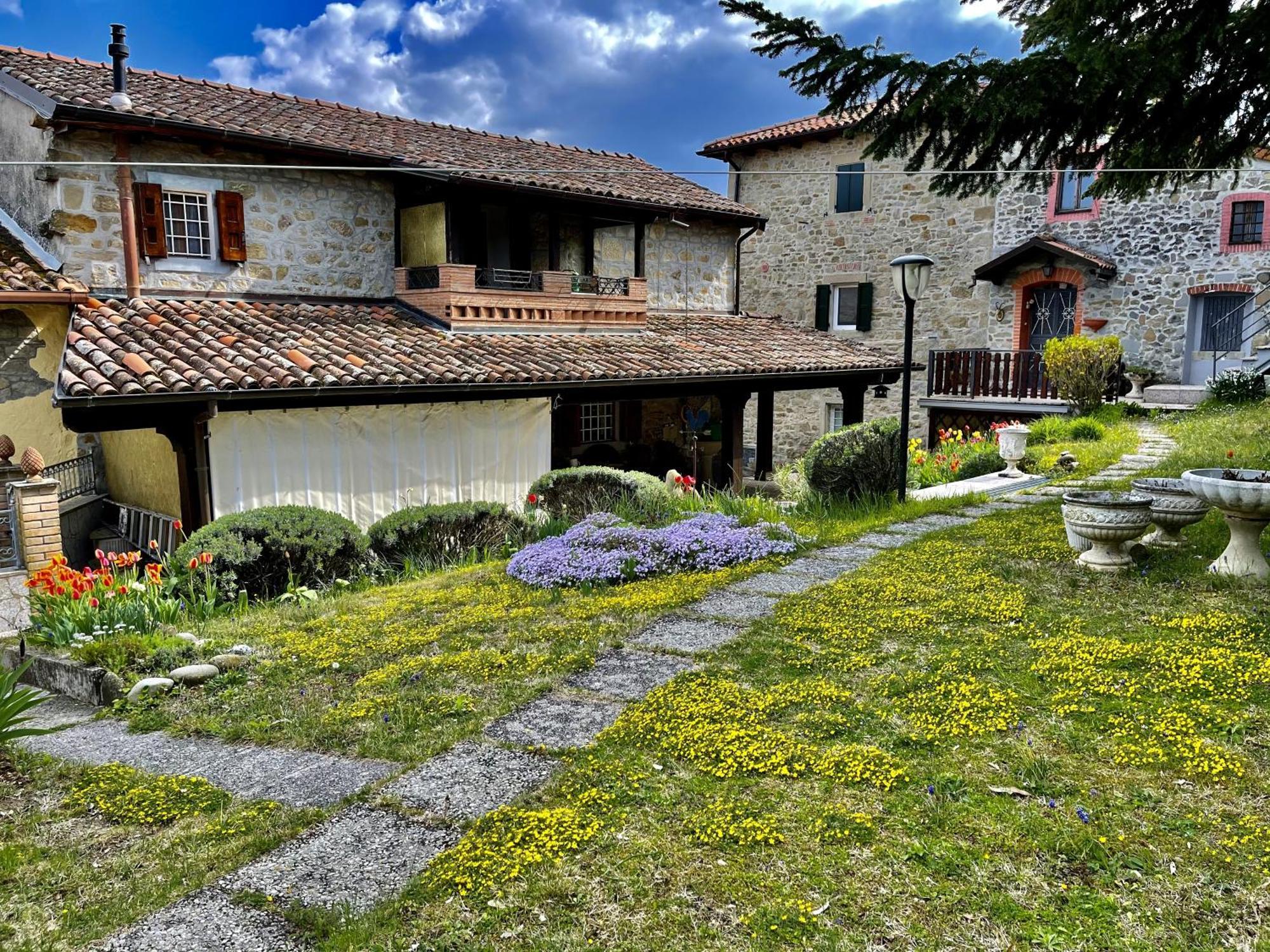 Mazzetti Country House-Vita In Campagna Con Giardino Vimignano-Chiesa المظهر الخارجي الصورة