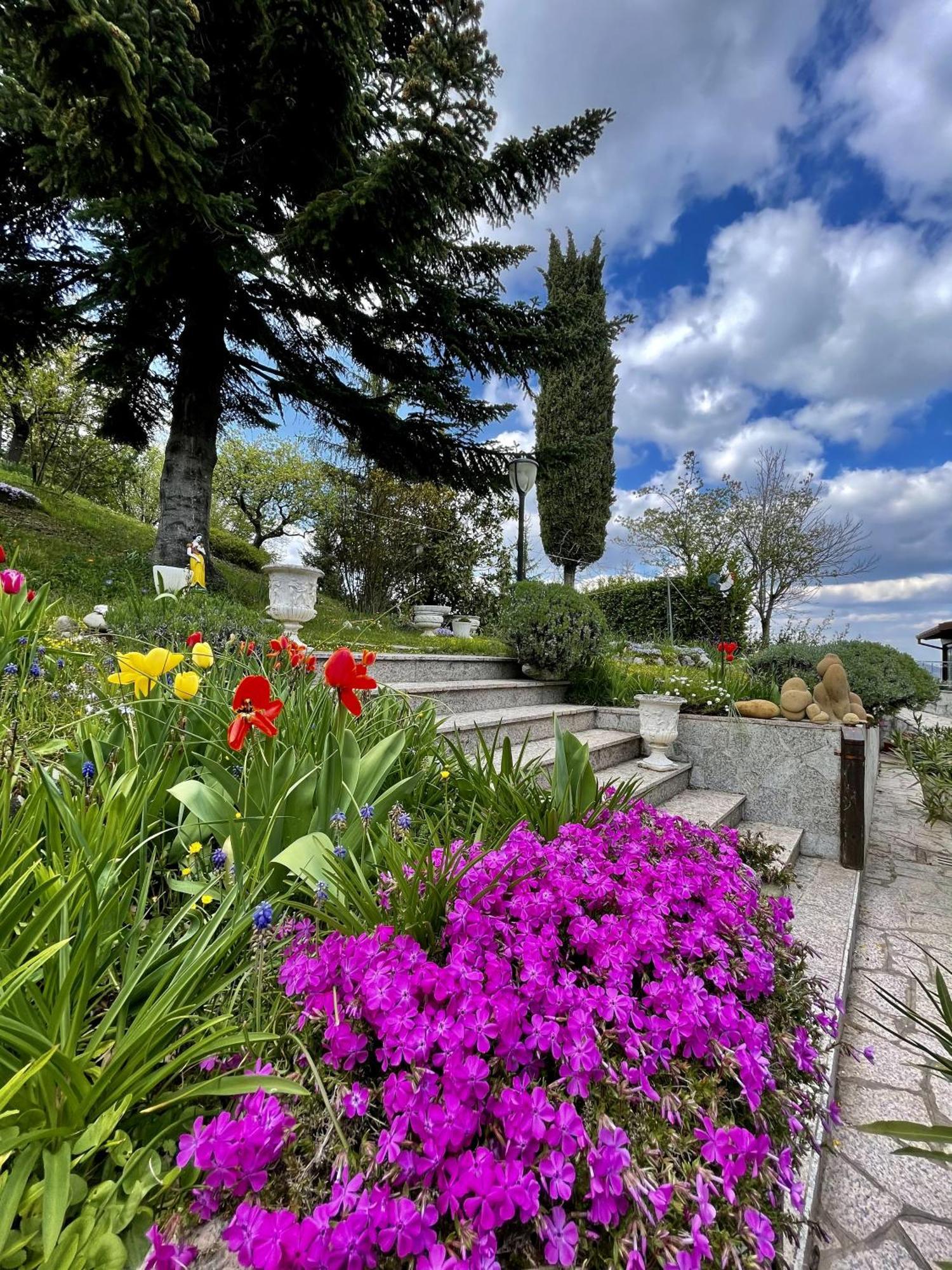 Mazzetti Country House-Vita In Campagna Con Giardino Vimignano-Chiesa المظهر الخارجي الصورة